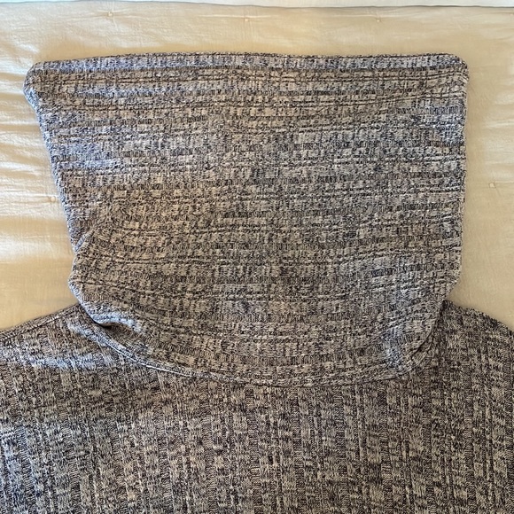 Anthropologie Sweater ✨ Size Large Long Sleeve Cowl Neck // Gray - Picture 8 of 11